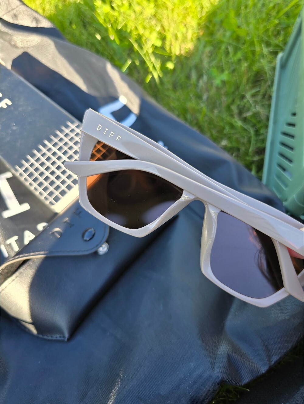 NIB! DIFF Eyewear, Almond Silver Flash Sunglasses, MSRP $108 - Picture 9 of 11